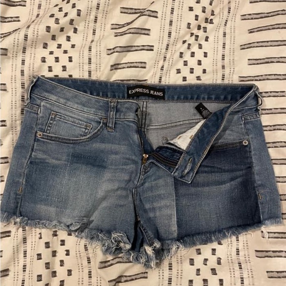 Express low rise shorts. - Picture 1 of 2